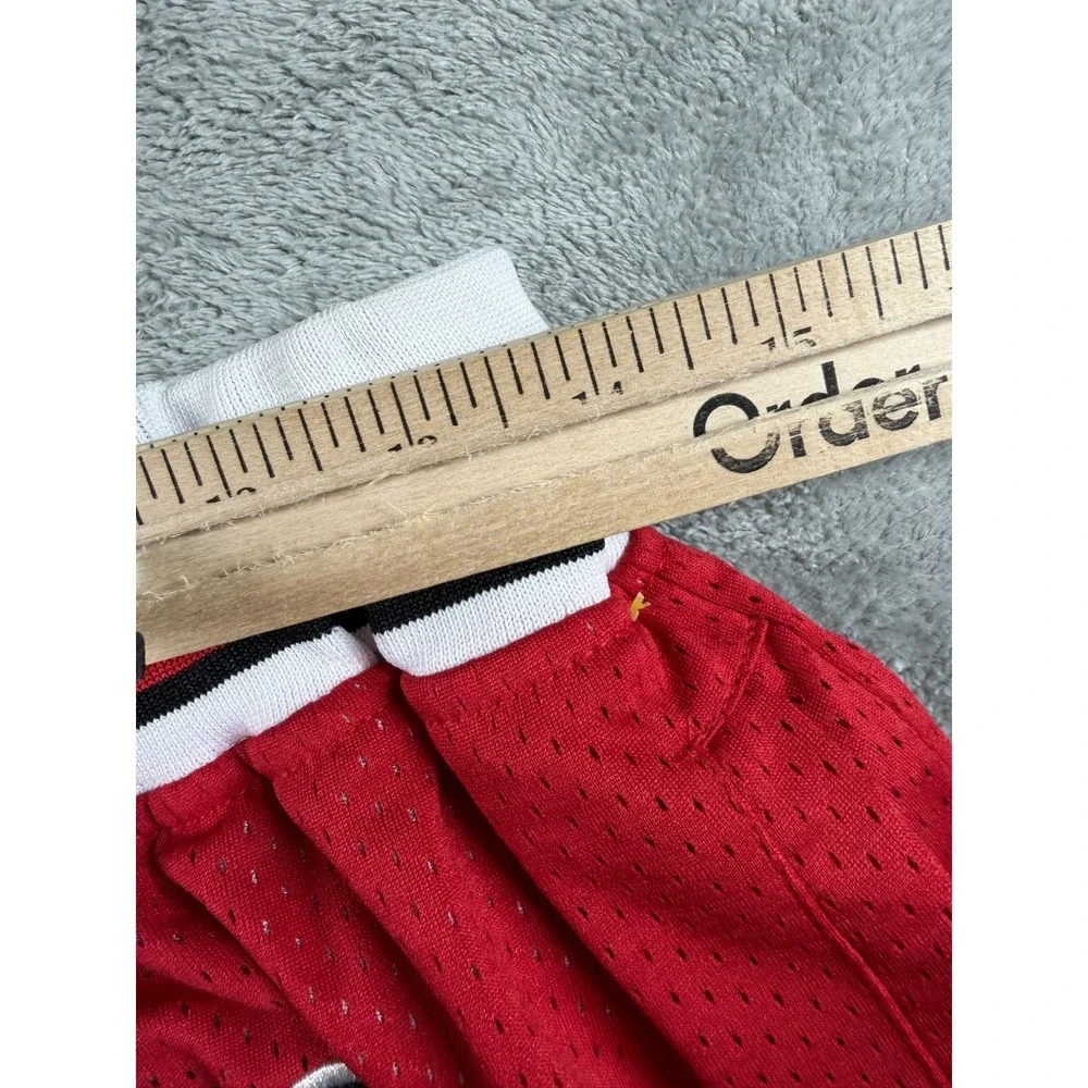 Chicago Bulls Shorts Mens S Just Don 1997-98 NBA Red Mesh Made USA